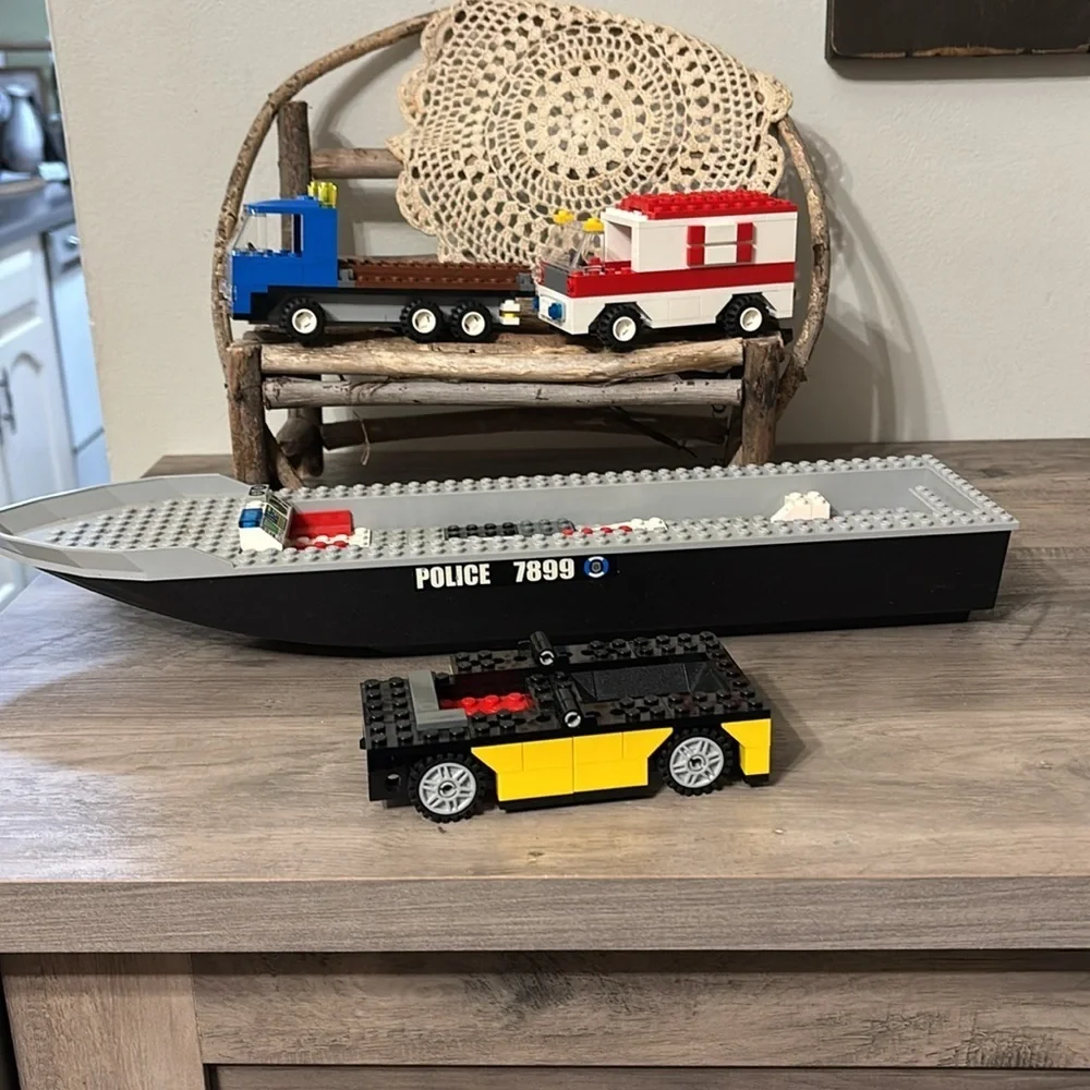 PRE OWNED LOT OF LEGO Police Boat and Vehicle Building Set